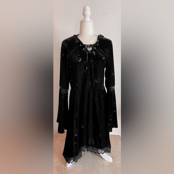 SPIRIT Velvet Burnout Hooded Bell Sleeve Dress - Picture 3 of 9